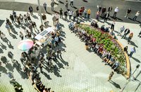 Folksamling från ovan, Pergolan